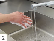 石けんと流水による手洗い2