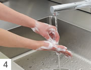 石けんと流水による手洗い4