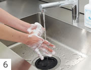 石けんと流水による手洗い6